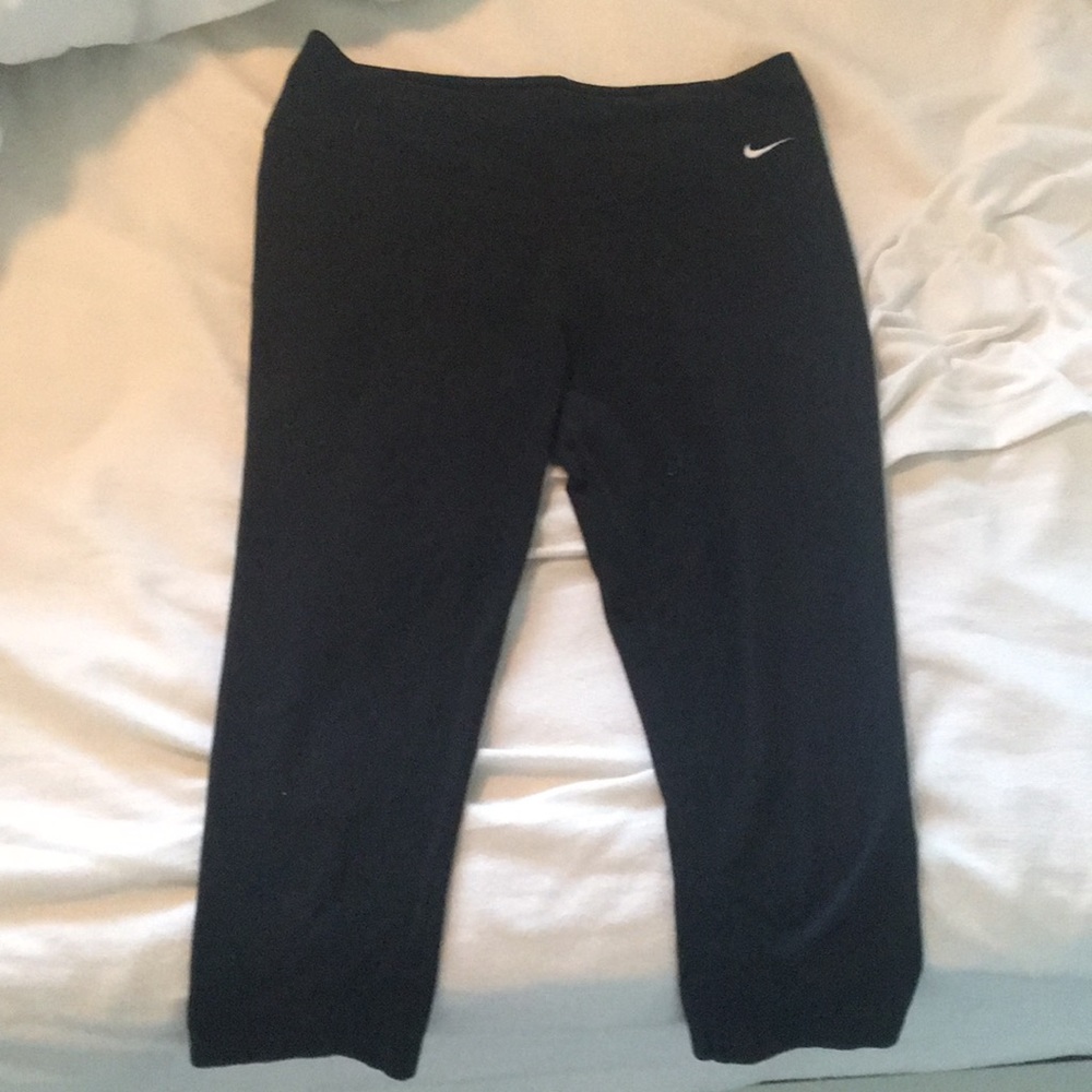 3/4 length black nike leggings